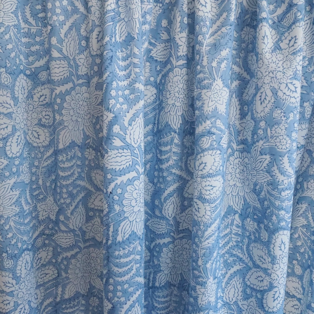 ブロックプリント生地【50cm単位】インド綿  花柄 ゼニスブルー×白 #46697-BL1【再入荷】