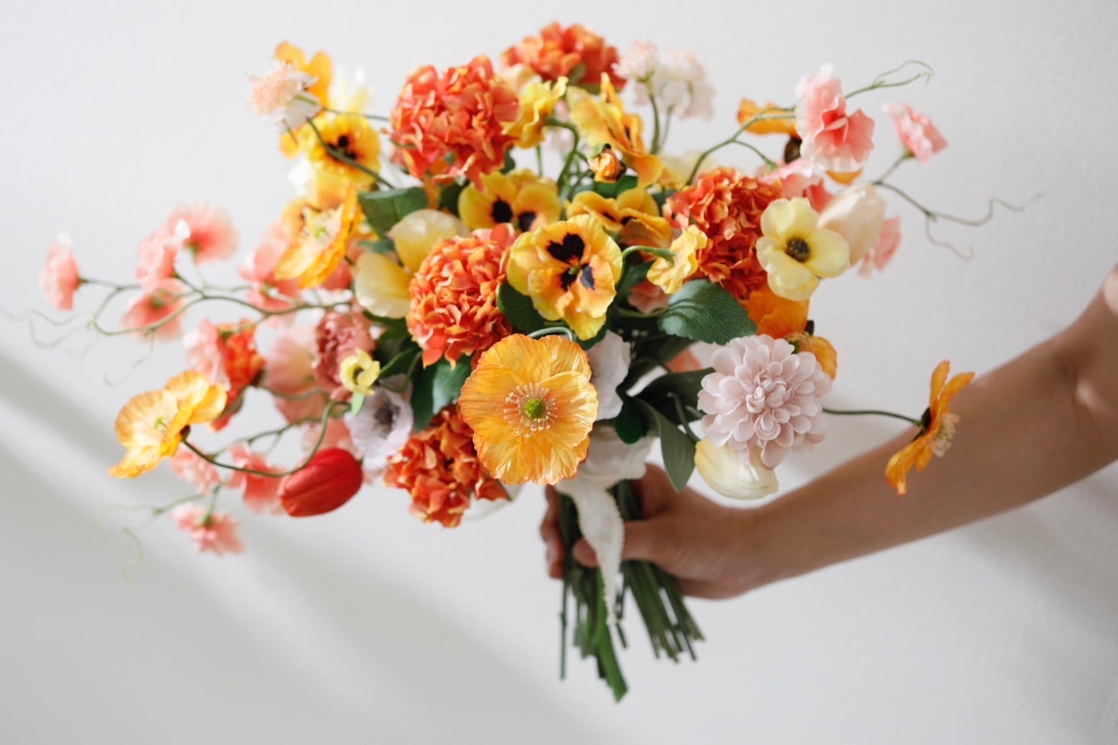 テラコッタ胡蝶蘭オレンジウェディングブーケ　クラッチブーケu0026ブートニア 《ウェディングブーケ》テラコッタ★結婚式★クラッチブーケ★ブートニア付★オレンジ