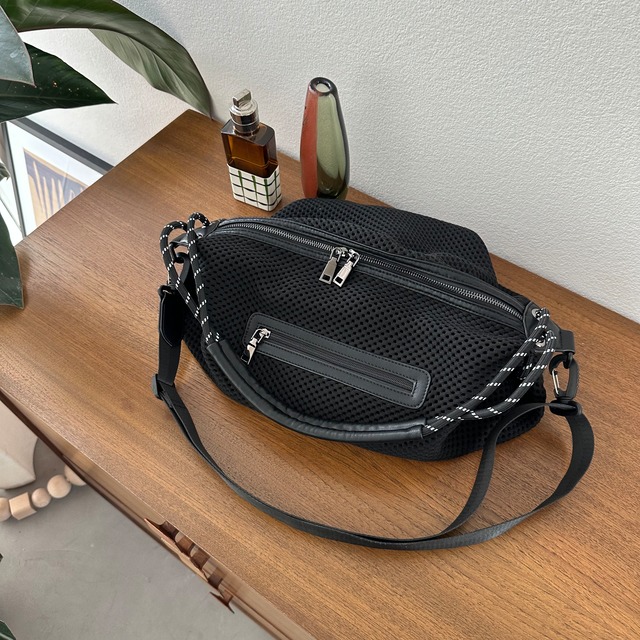 【受注予約：10月下旬入荷予定】Mesh Convertible Shoulder Bag/black