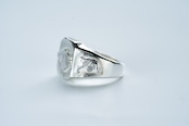 R-090 Square signet ring horsetail (SV hose)