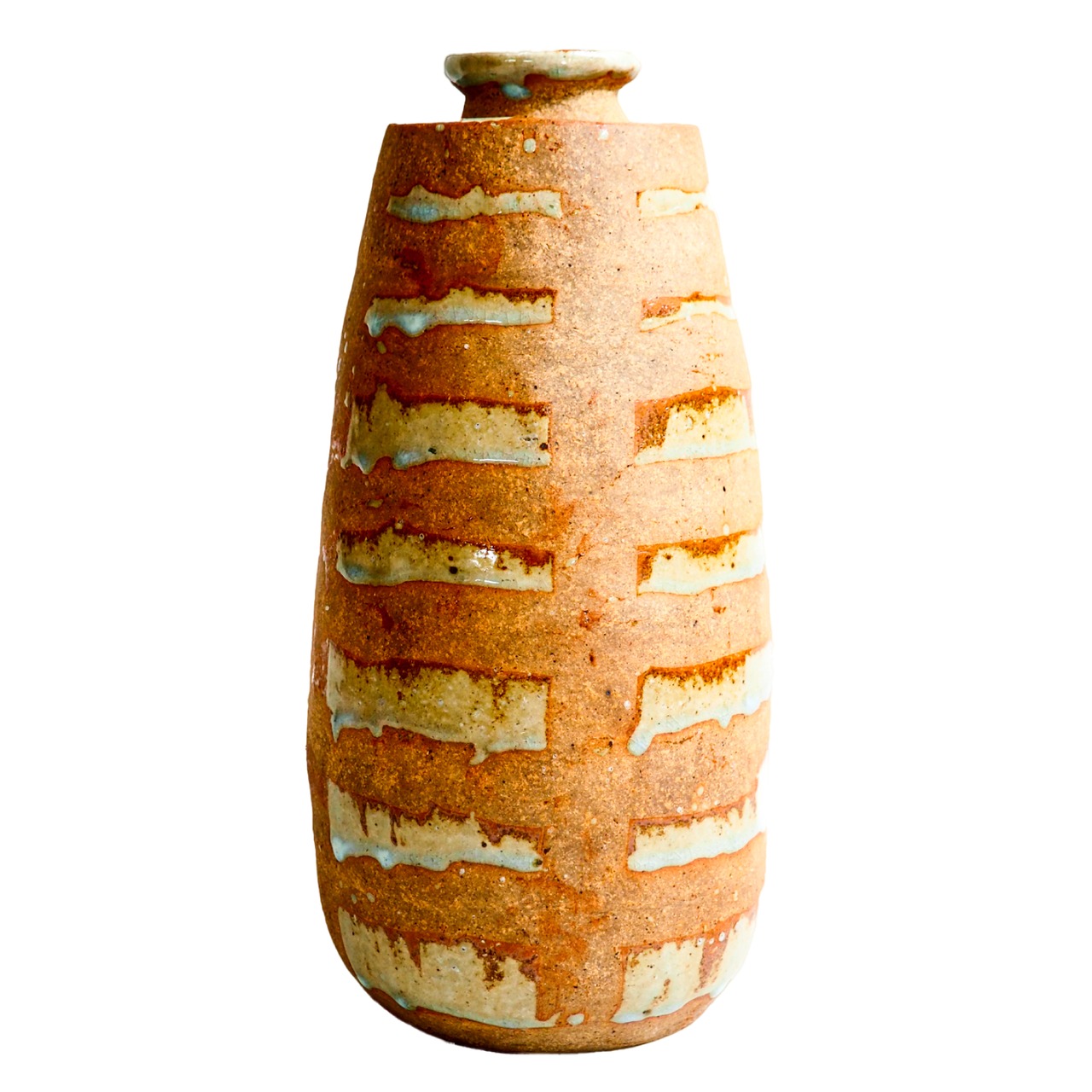 Cylindrical ceramic vase with lines