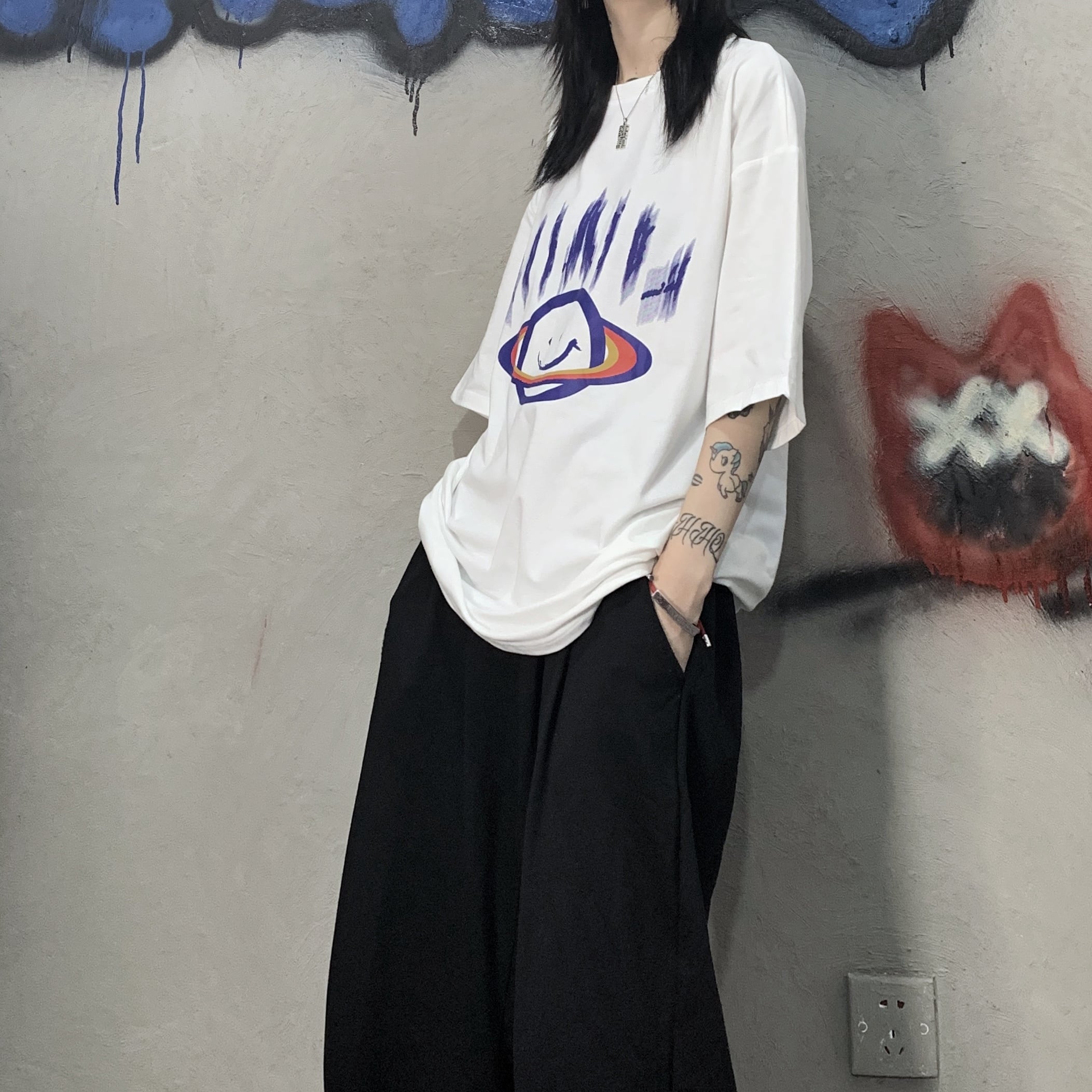 送料無料】KOREA オーバーサイズ土星くんプリント柄ルーズTシャツ