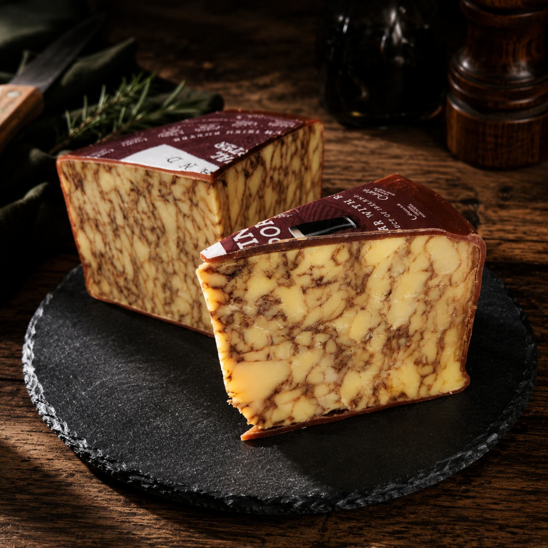 ケーヒルズ アイリッシュポーター チェダーチーズ グラスフェッド アイルランド産 250g|黒ビール練り込み セミハードチーズ ワイン・ビール・ウイスキーのおつまみに Cahill's Irish Porter Grassfed Cheddar Cheese【Nature Kiosk】