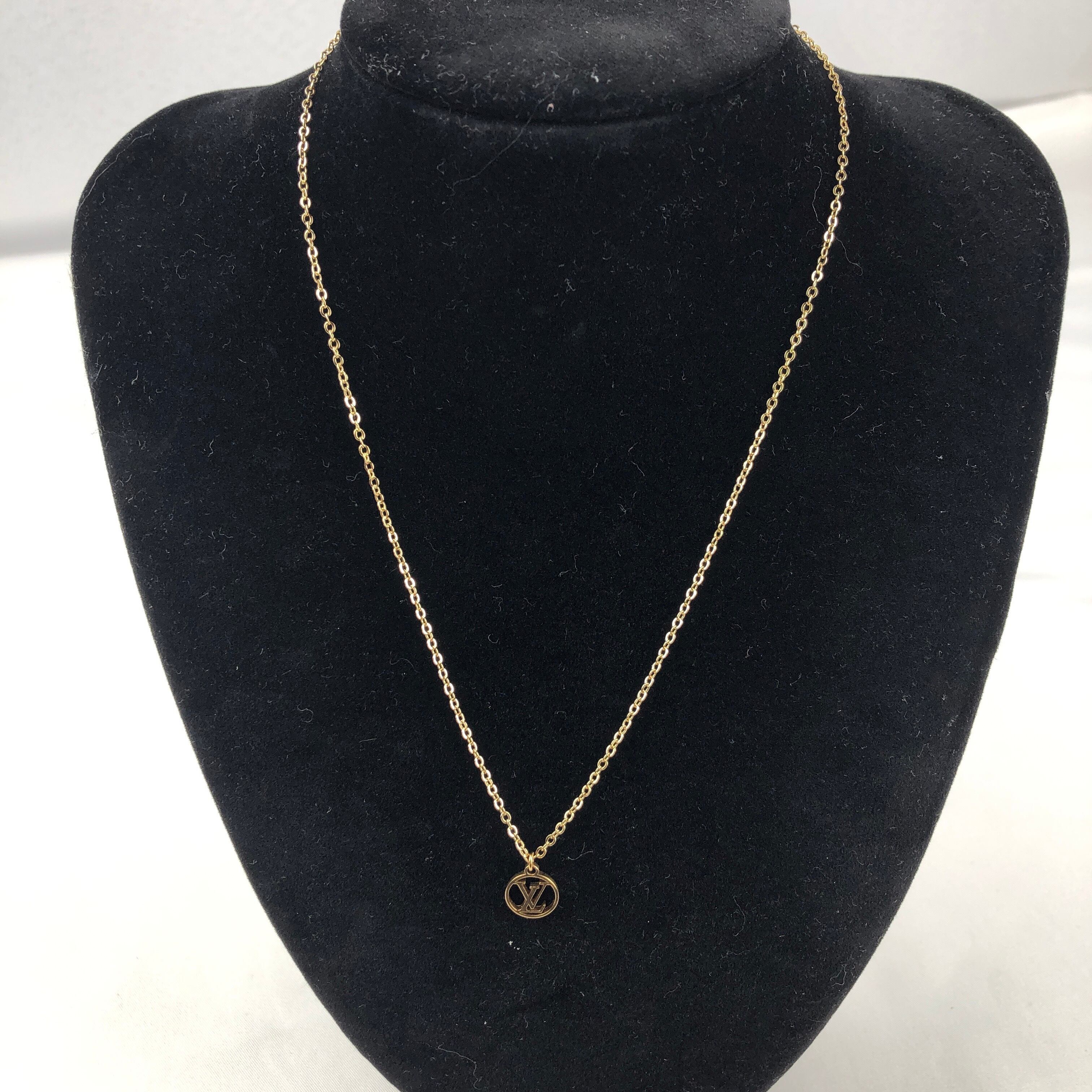 中古】ルイヴィトン ロゴサークル チャームトップ ネックレスチェーン 中古】ルイヴィトン ロゴサークル チャームトップ ネックレスチェーン