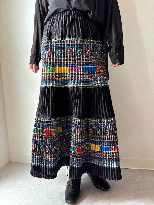 モン族スカート 056 ロング ろうけつ染め アップリケ プリーツ bamiオリジナルパターン