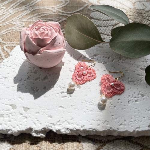 芽吹き〜luire〜シルク糸＊曙のピアス・イヤリング