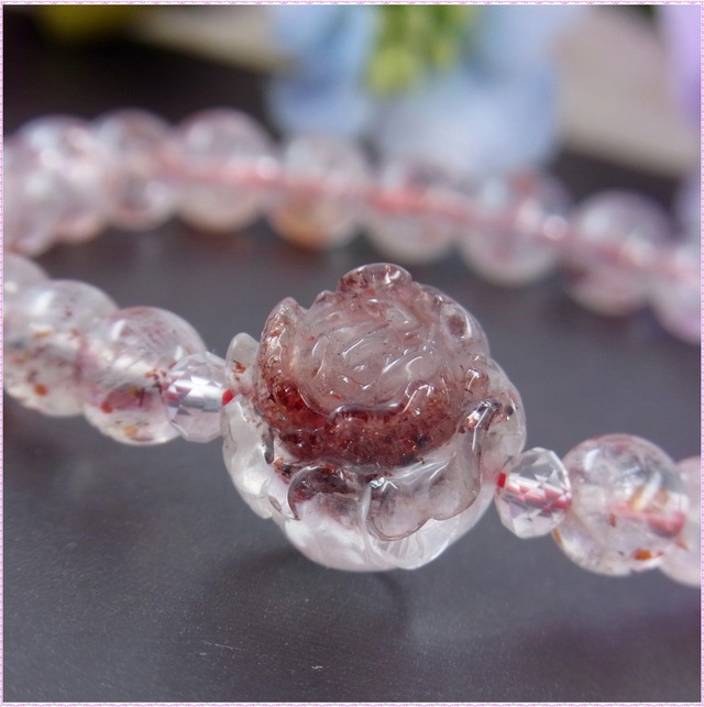 一点もの 薔薇のブレスレット ストロベリークォーツ 美しい花を咲かせたお洒落アクセ レピドクロサイトインクォーツ J27