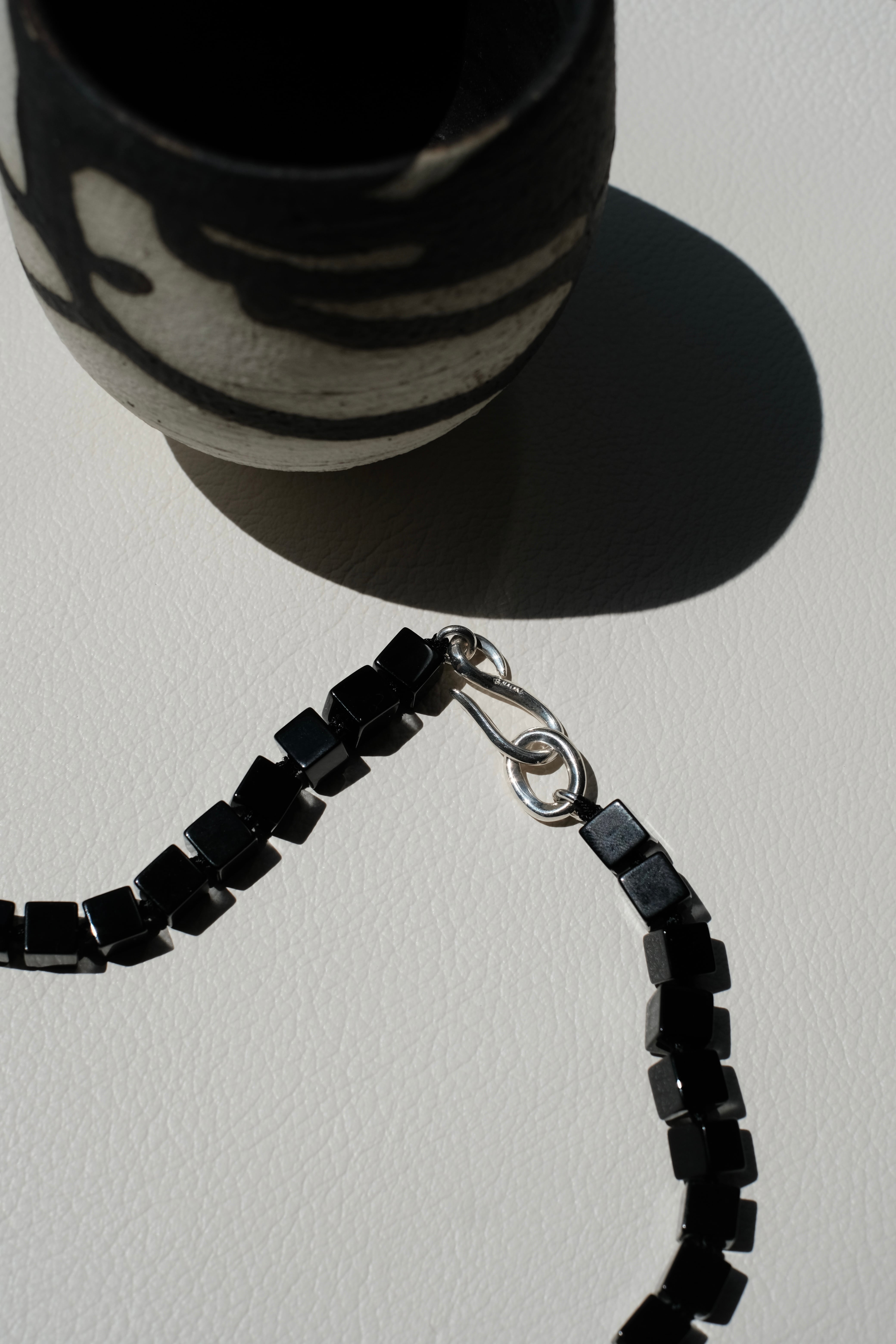 R.ALAGAN / CUBE STONE NECKLACE / BLACK STONE | LIVING