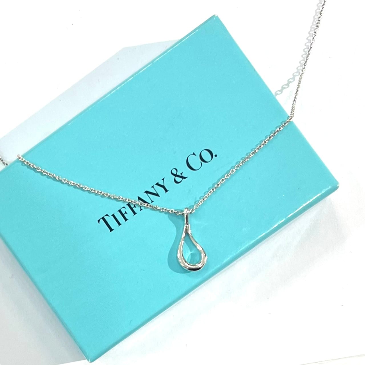 限定価格【TIFFANY&CO.】2556 艶やか曲線美、余白。オープンティア