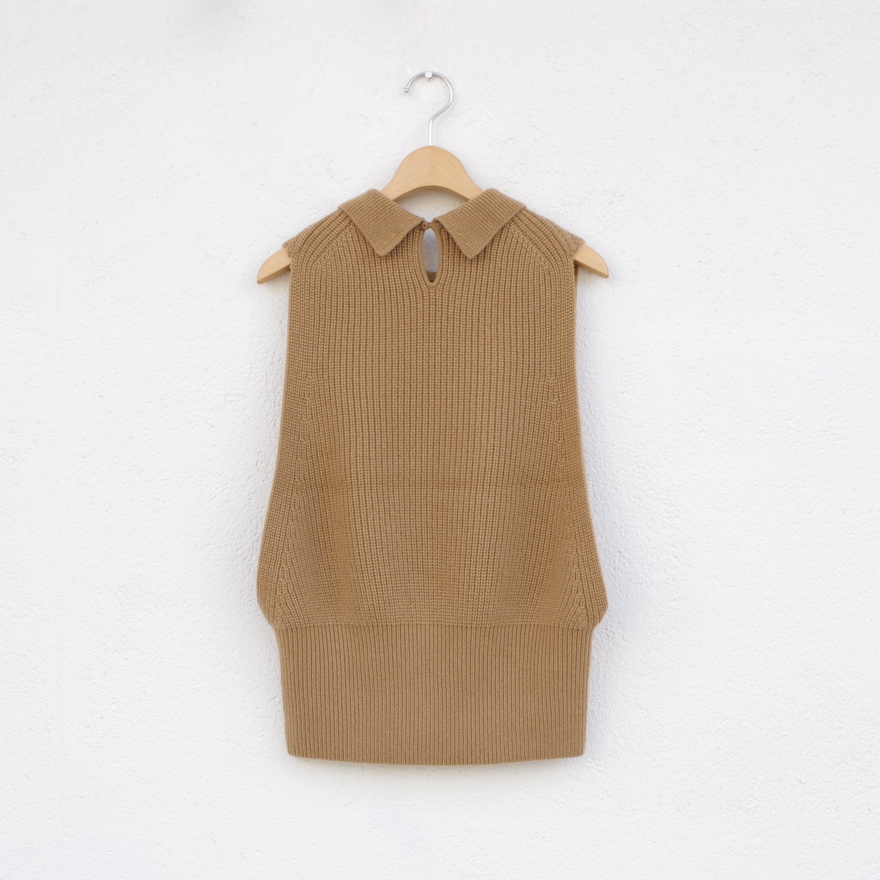 MAISON CARRÉE CASHMERE VEST "BEIGE"