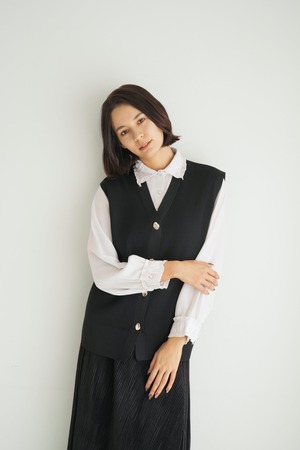 Nuance Gold Button Lose Vest