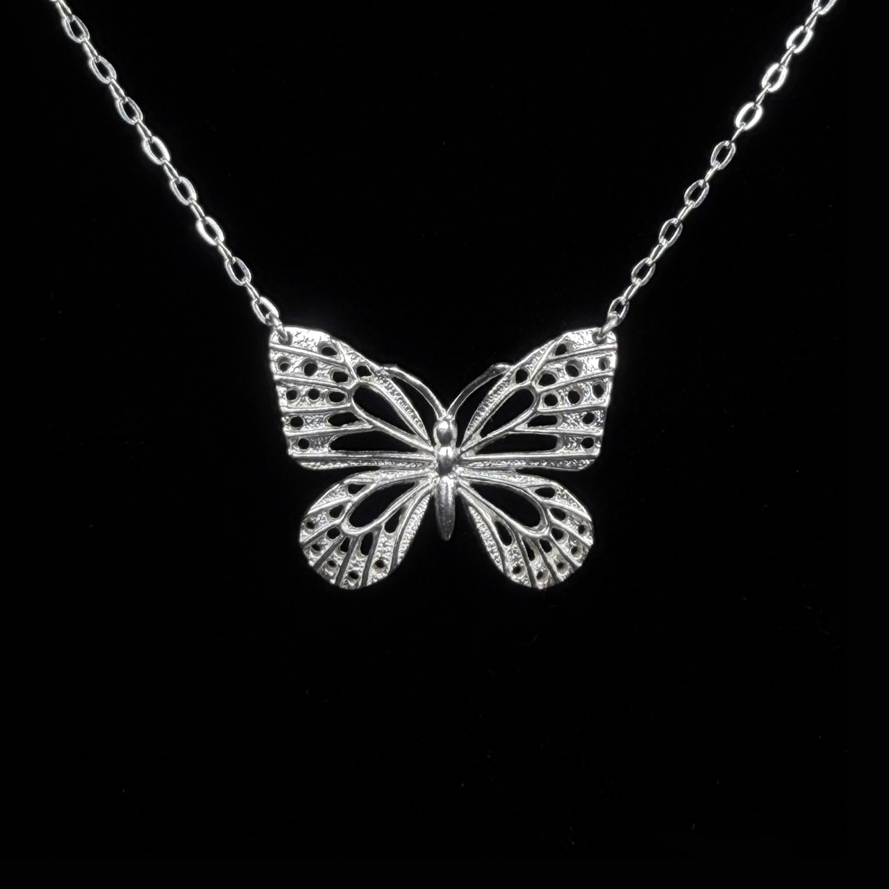 Lina｜リナ 蝶 ネックレス (SV925)  アサギマダラ (M size)