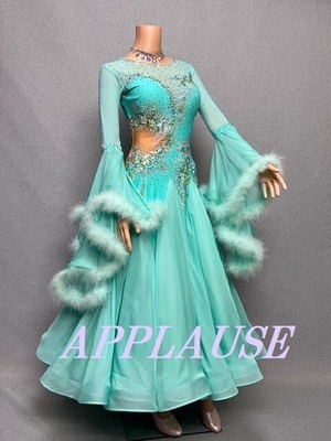 新着】社交ダンス ドレス　スタンダード　モダンドレス　アップルグリーン（袖ファー）　M　ST-25-4  デモ・競技用ドレス　発表会衣装　パーティドレス　ワンピース　舞台衣装