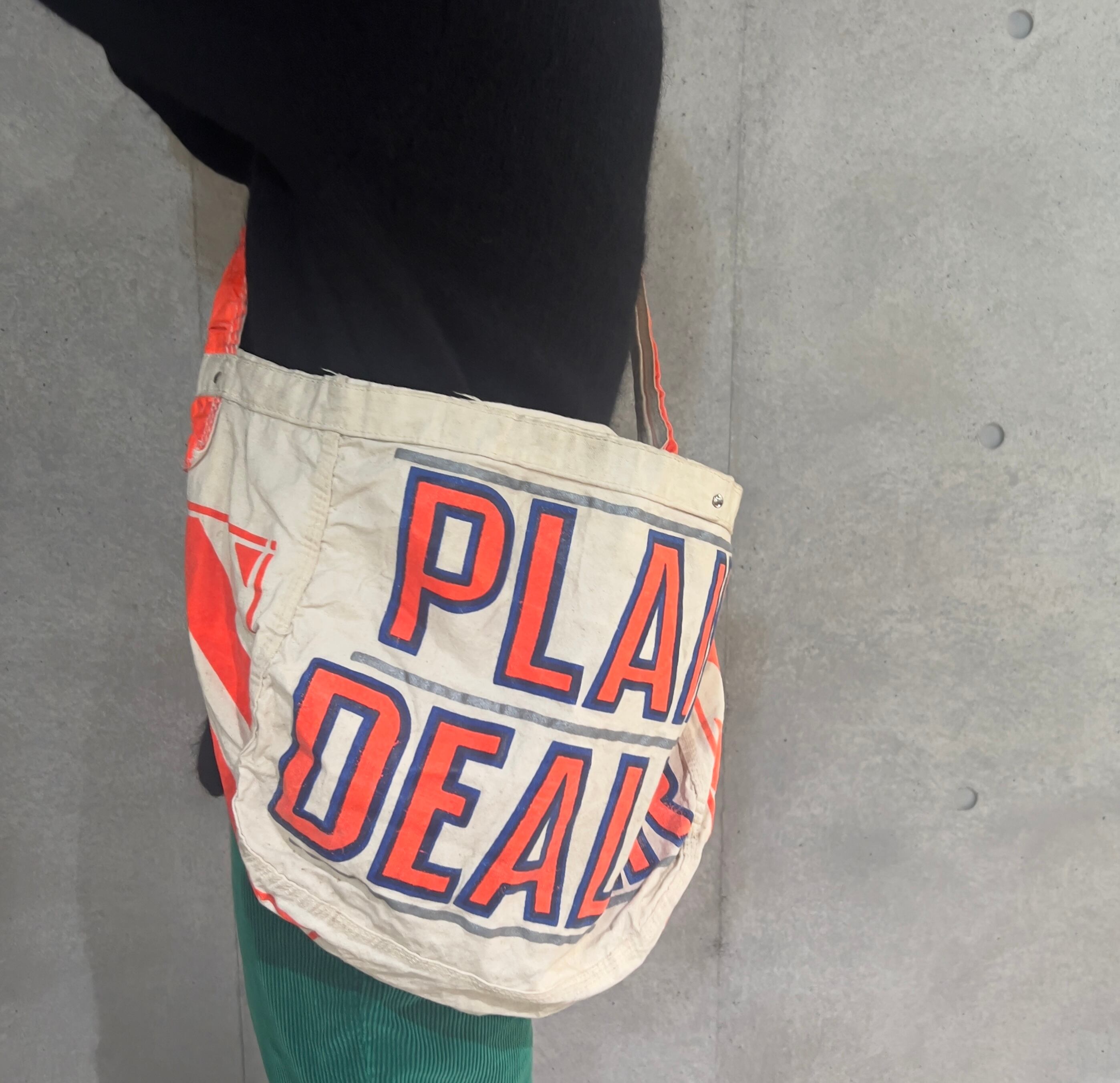 60s PLAIN DEALER NEWSPAPER BAG | moonbirds vintage 60s PLAIN DEALER NEWSPAPER BAG | moonbirds vintage
