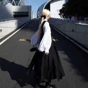 純白のバルーンスリーブシャツ