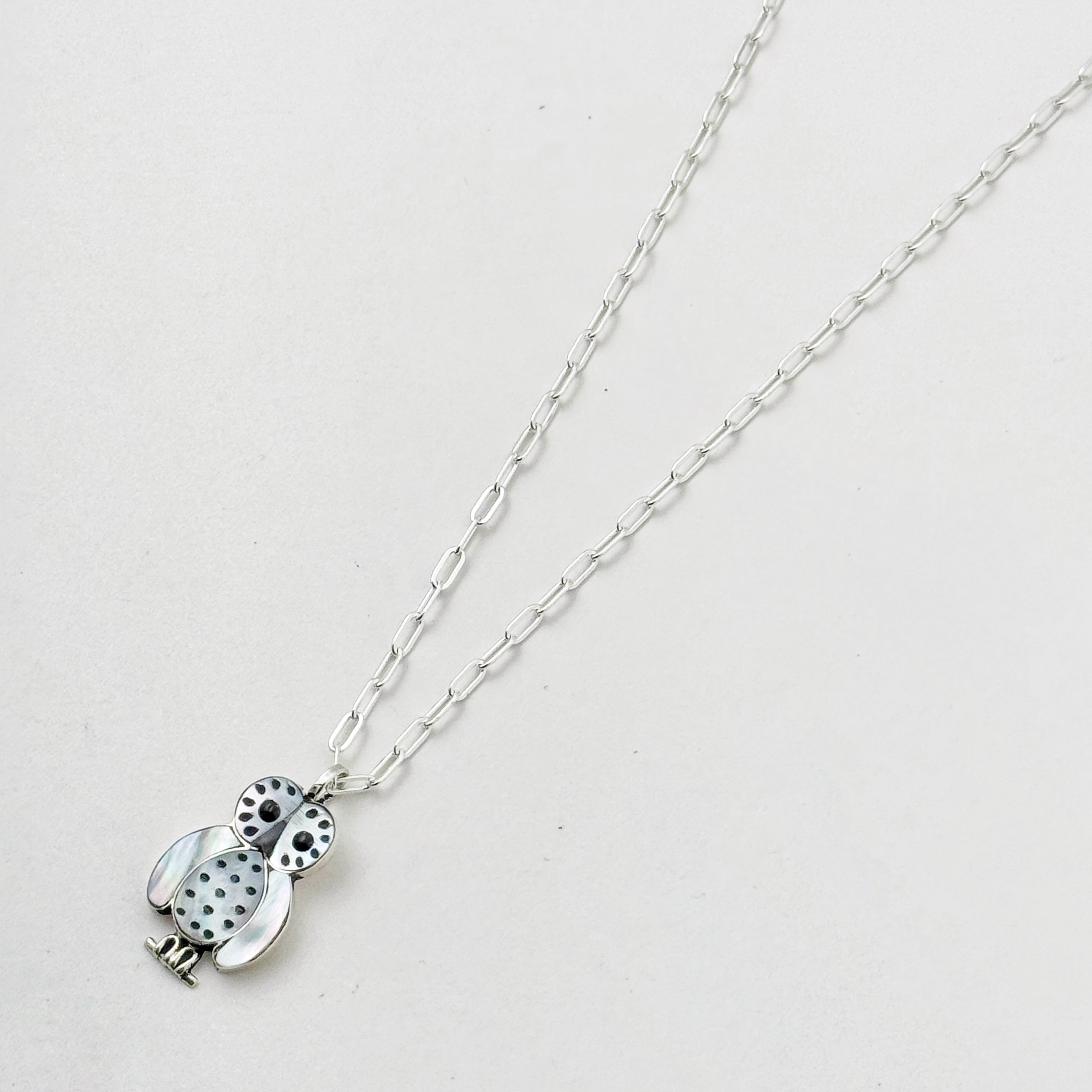 残りわずか】《Indian Jewelry 》ZUNI フクロウ ホワイト シェル