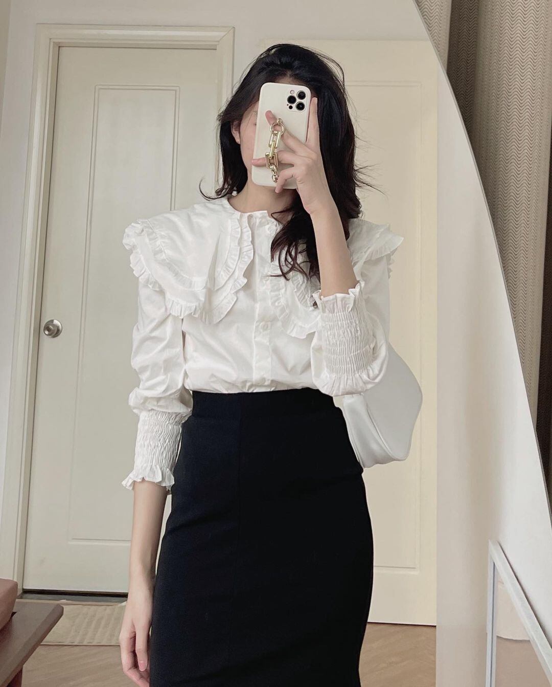 白シャツ 白トップス 長袖 フレア ペプラム プリーツ 大人可愛い きれいめ シンプル カジュアル おしゃれ こなれ感 ラフ ガーリー 無地 春 秋 冬 デート お出かけ 休日 着回し 普段使い ホワイト 送料無料】白シャツ 白トップス 長袖 フレア ペプラム プリーツ 大人