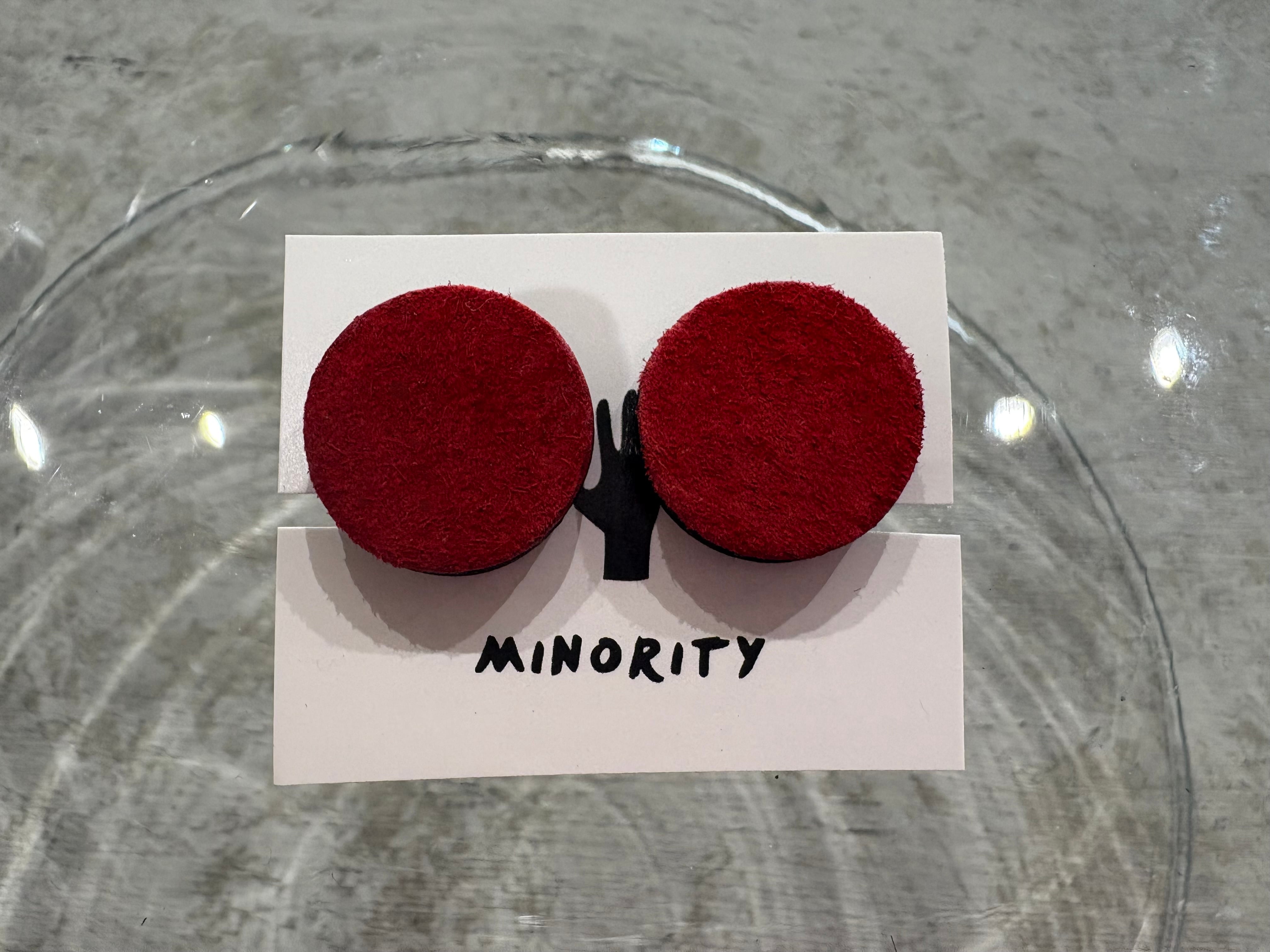 accessory | minority