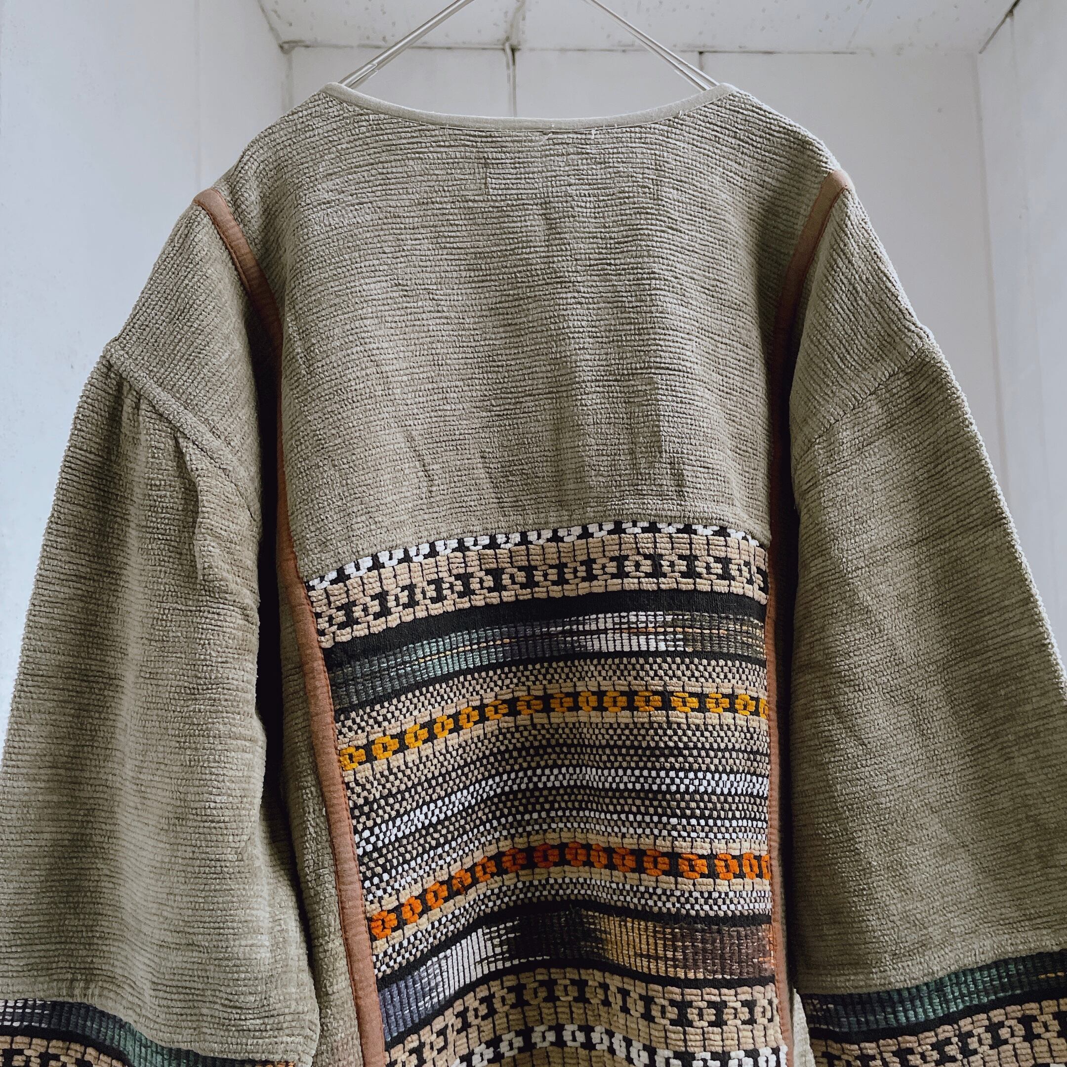 Ethnic line embbossed collarless vintage corduroy jacket