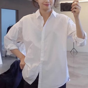 レディース トップス ブラウス 羽織り オーバーサイズ ゆったり ミディアム丈 チュニック丈 長袖 ドロップショルダー 襟付き 角襟 前開き ボタン きれいめ シンプル カジュアル 上品 おしゃれ こなれ感 ベーシック 無地 春 夏 秋 冬 オールシーズン シーズンレス ママ 女の子 OL 通勤 学生 学校 通学 デート お出かけ 公園 女子会 休日 ショッピング カフェ 重ね着 韓国 オルチャン コーデ 体型カバー 普段使い 着回し レイヤード 定番 冷房対策 日焼け対策 S M L XL 白 ホワイト