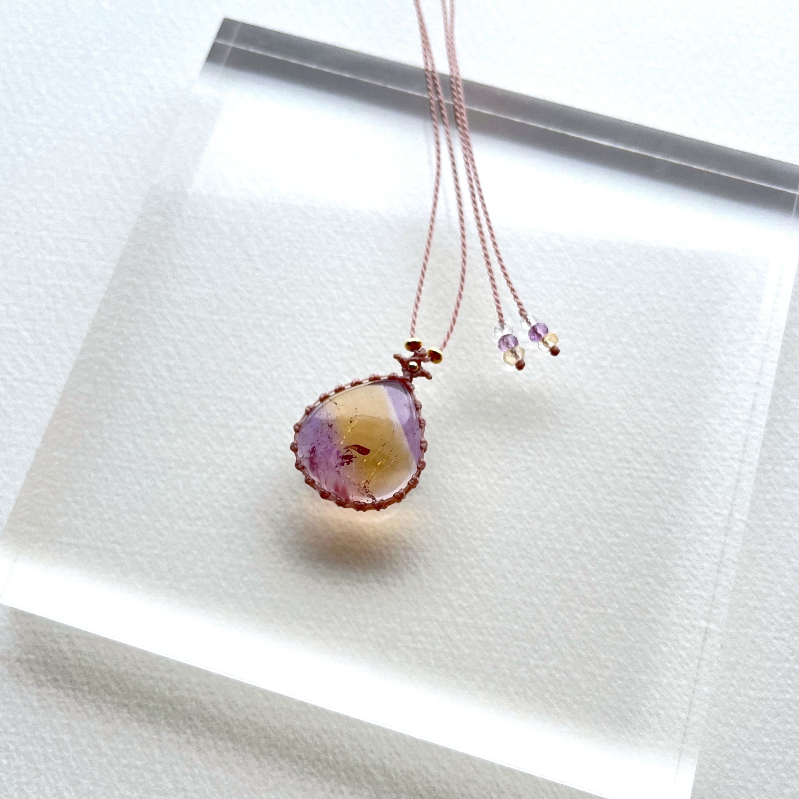 アメトリンのマクラメ編み 天然石ネックレス