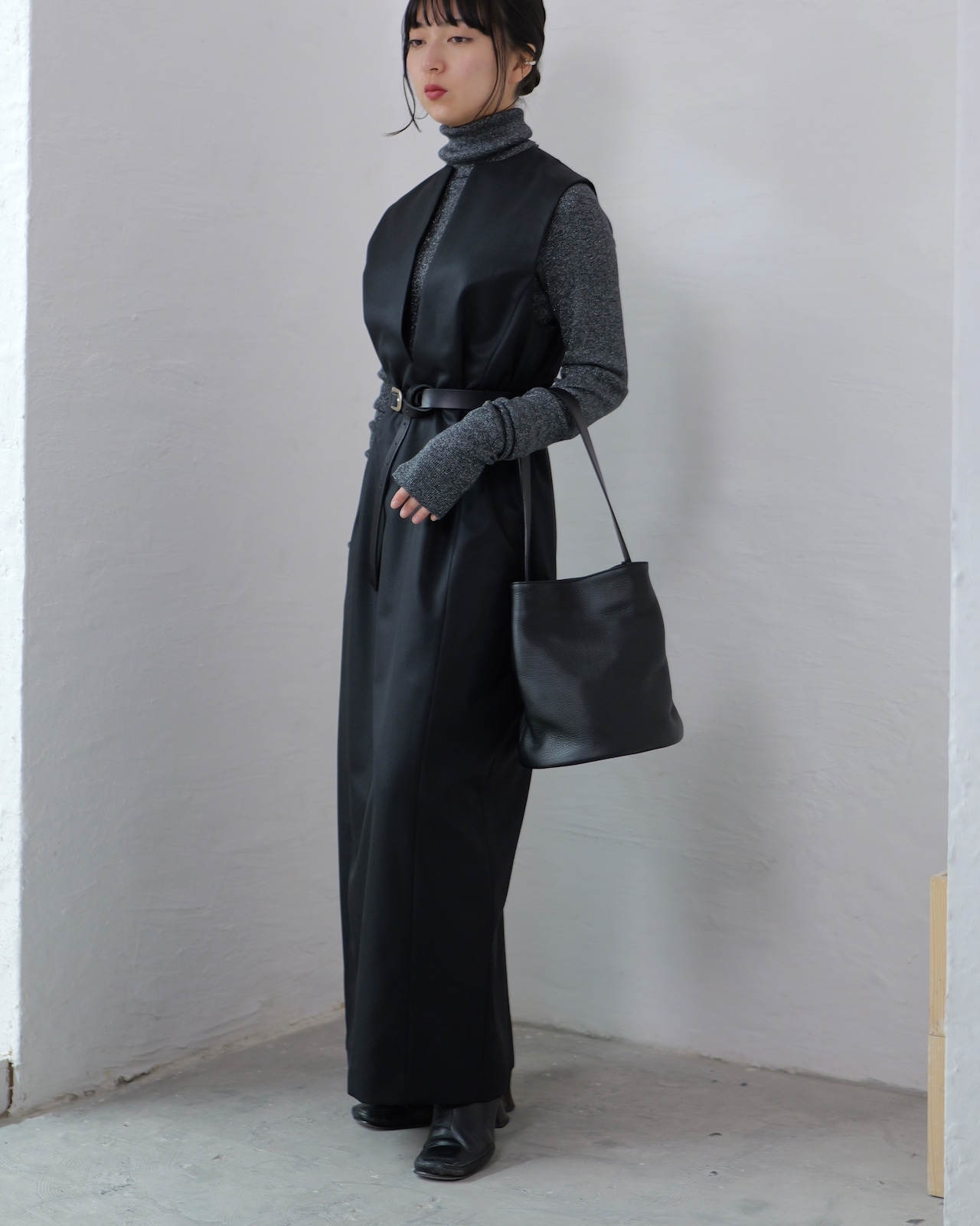 mnoi - C bag|肉厚シュリンクレザー/丸底ショルダーバッグ