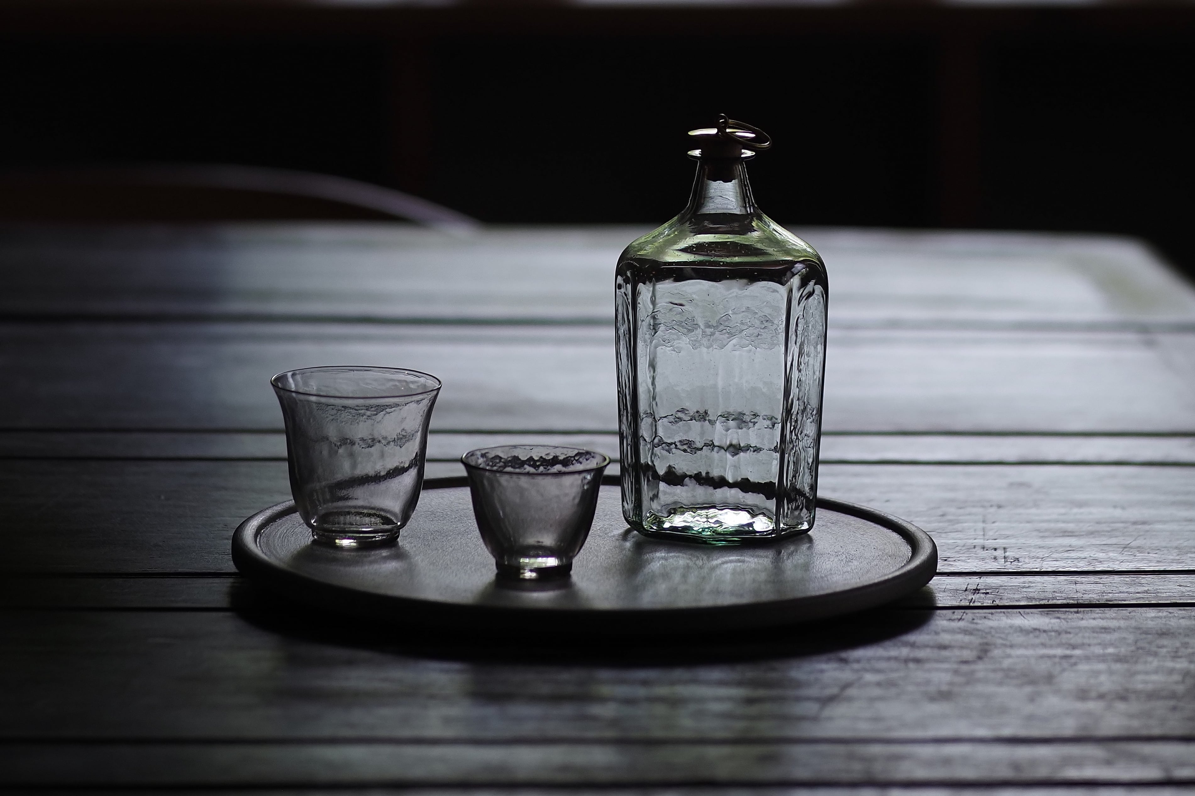 津田清和 99. 青緑八角酒瓶 A