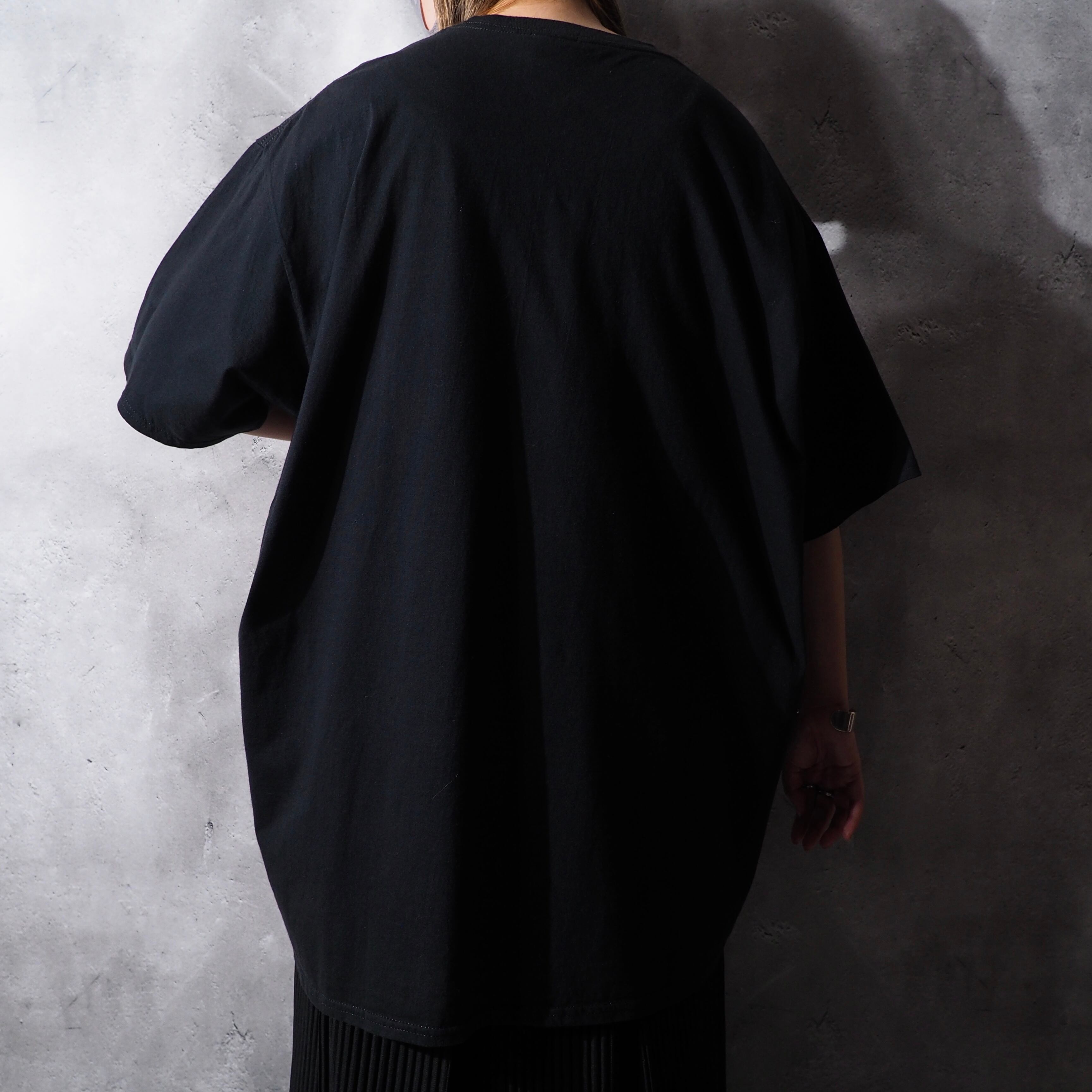 ” JURASSIC PARK ” Movie printed Over silhouette Black Tee