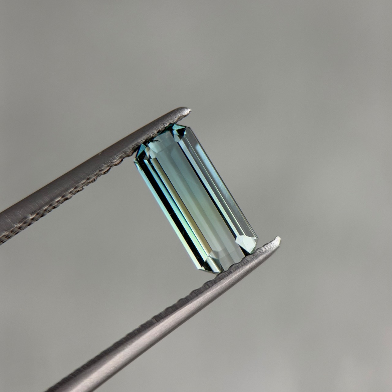 グラデーションカラートルマリン, 8.8x3.8mm, 0.85ct, アフガニスタン産