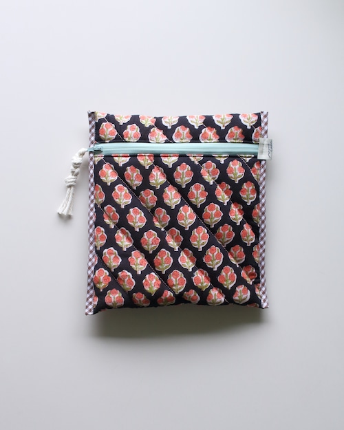 Block quilt Book Sleeve.　<Peach berry>