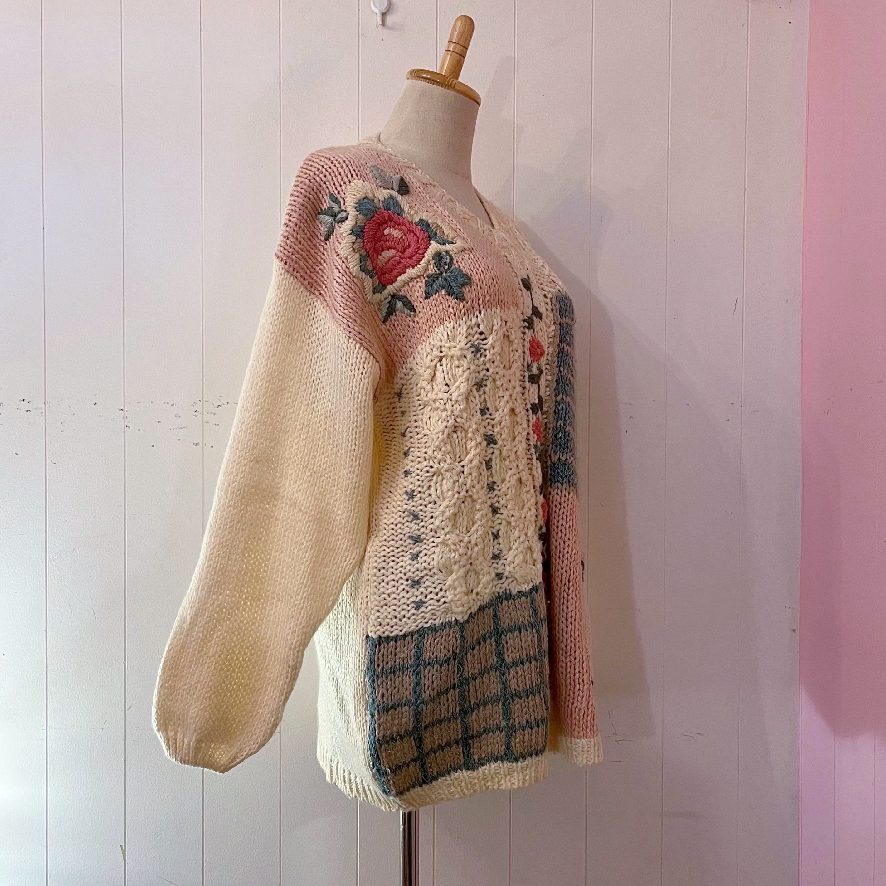 flower check knit sweater