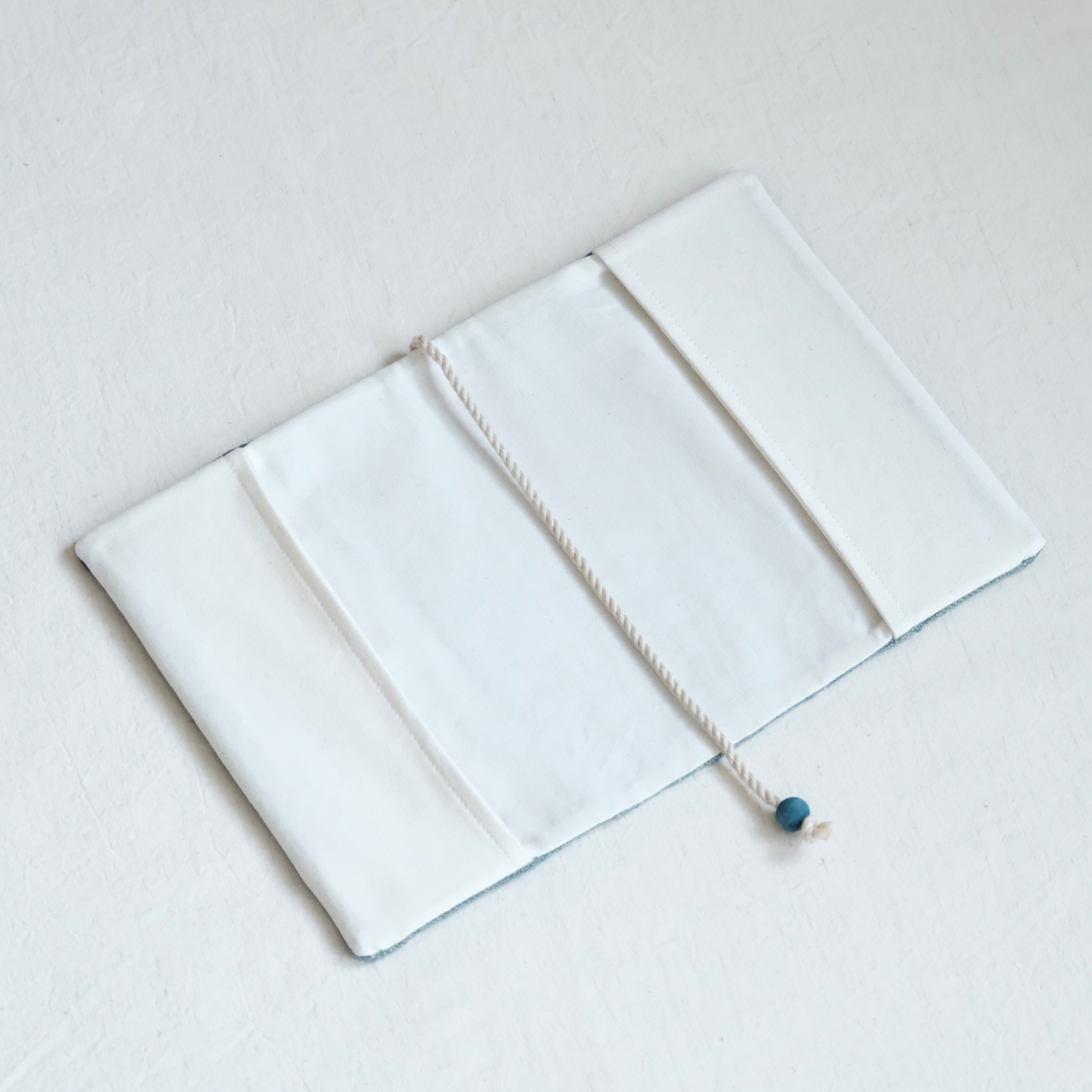 藍染めリネンのブックカバー〈 斑 〉 #01