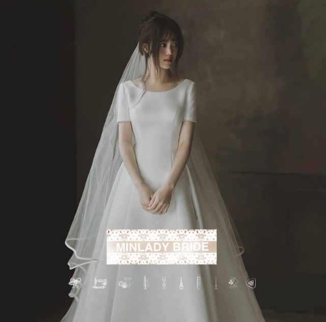 バックリボン　半袖　上品　パール　ウェディングドレス　