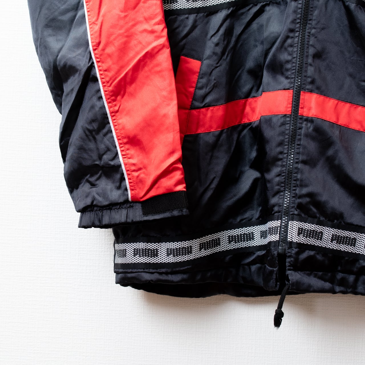 PUMA プーマ ナイロンジャケット 黒×赤 | 古着屋けーず