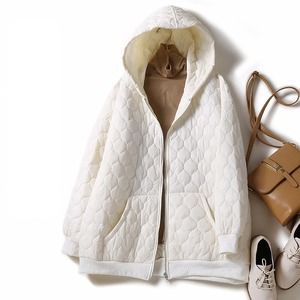 レディース パーカー アウター 上着 羽織 前開き キルティングコート 長袖 フード ワイド フェミニン ファスナー ポケット 中厚手 かわいい 大人可愛い きれいめ シンプル カジュアル 上品 おしゃれ こなれ感 ラフ ガーリー 主役級 存在感 ベーシック アクティブ 無地 春 秋 冬 ママ 通学 デート お出かけ 旅行 公園 女子会 休日 お花見 楽ちん 体型カバー 普段使い 着回し レイヤード トレンド 定番 M L XL 2XL ゆったり ホワイト ブラック ブラウン グリーン