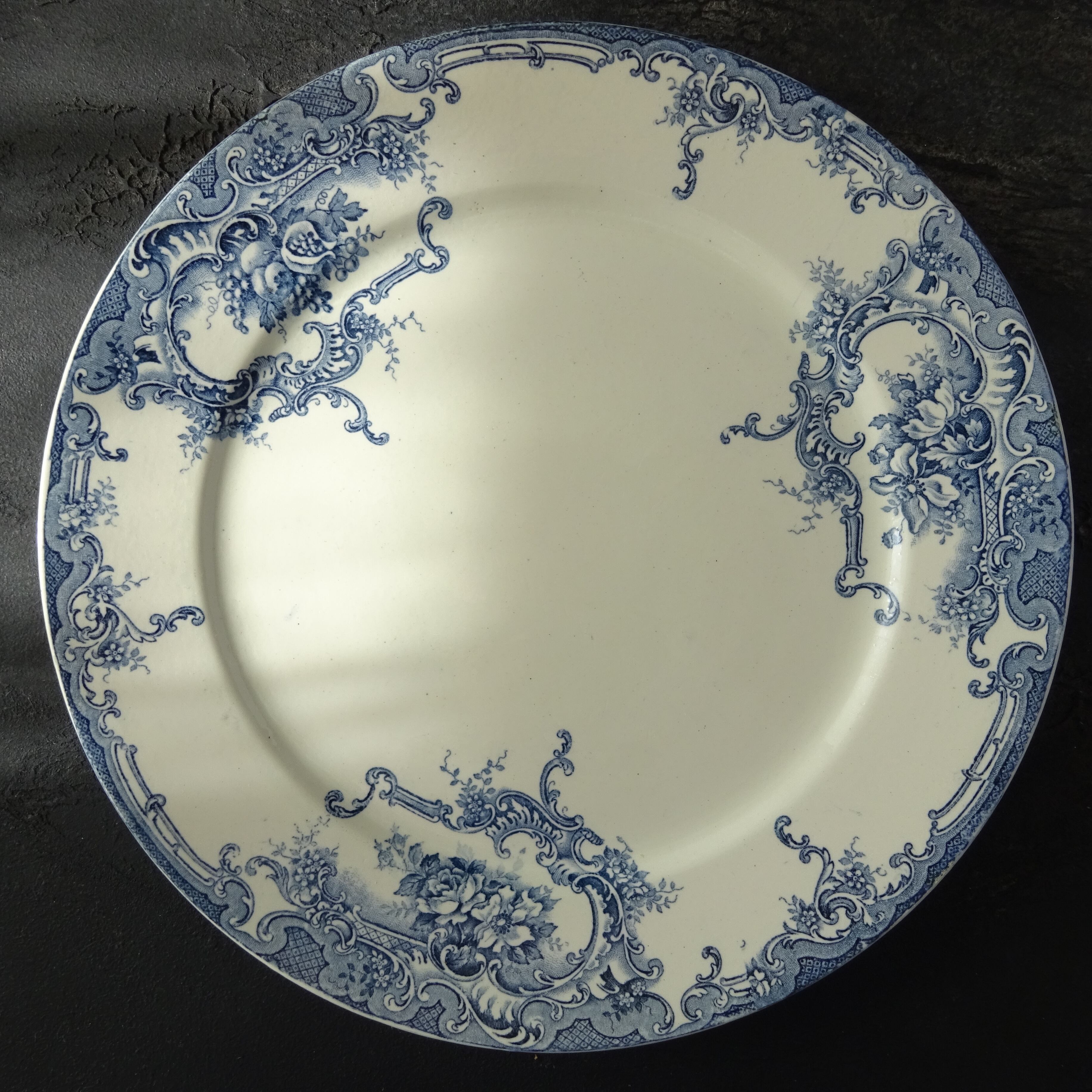 BFK Boch Frères Keramis  modèle《DAUPHIN》assiette plate (D)