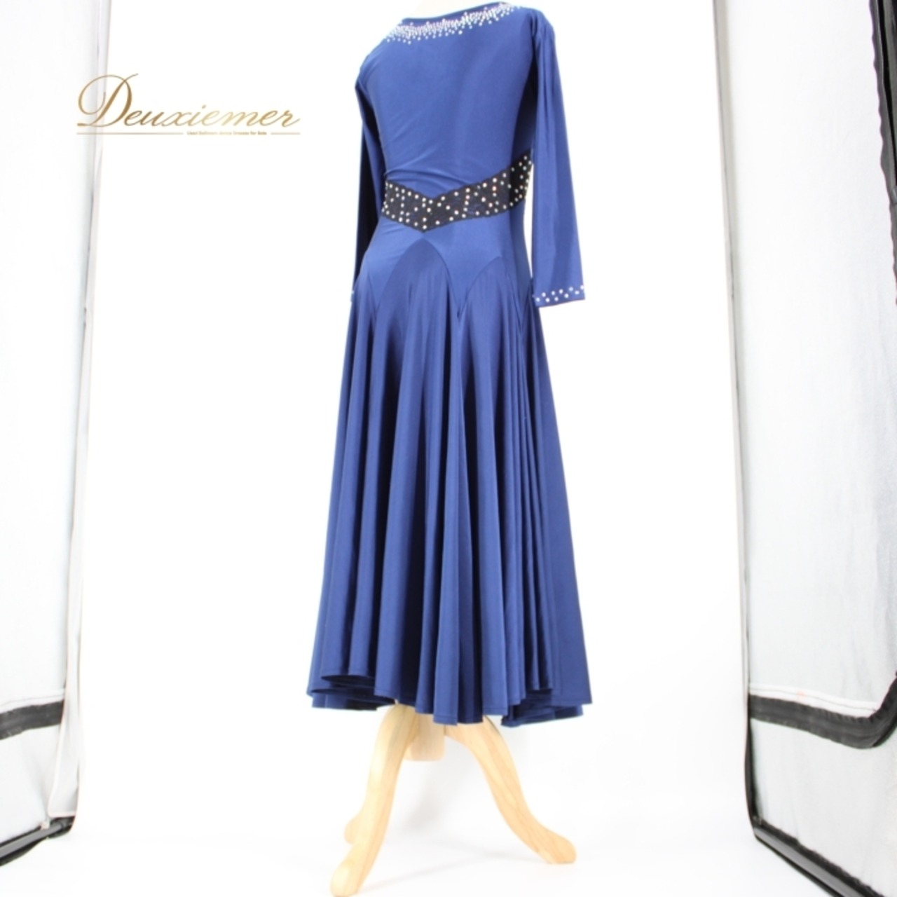 社交ダンス 衣装 スタンダード ドレス ワンピース レッスンウェア パーティ衣装 オールシーズン 青 紺 ブルー系 ネイビー系 ブラック系 長袖 深い青色 ドレッシー フラットスカート 伸縮性 優雅さ ラインストーン付き フェミニン おしゃれ コスチューム サルサ タンゴ 楽に動ける 綺麗なシルエット フォーマル 競技用 文化祭 発表会 カジュアル