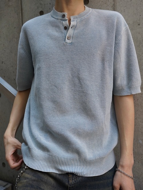 【ALUDE SELECT】 vintage wash henry neck knit