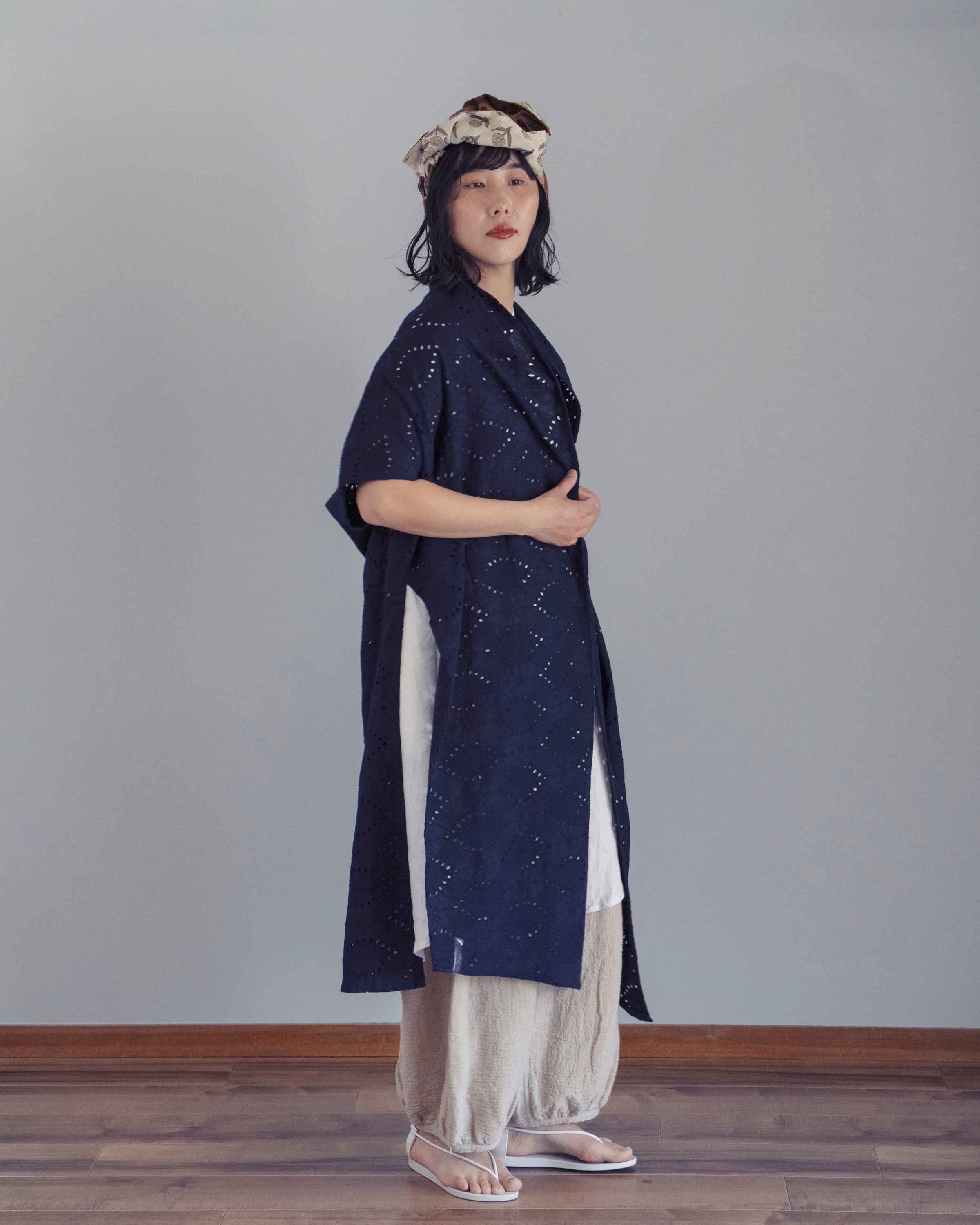 刺繍リネンロングジレ／ネイビー | nuu