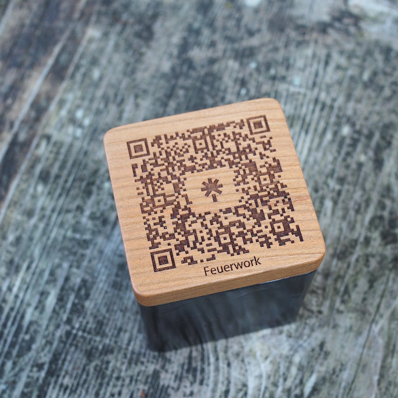 名入れ対応】木と鉄の高級感ある QRコードスタンド ｜桜×アイアン 店舗