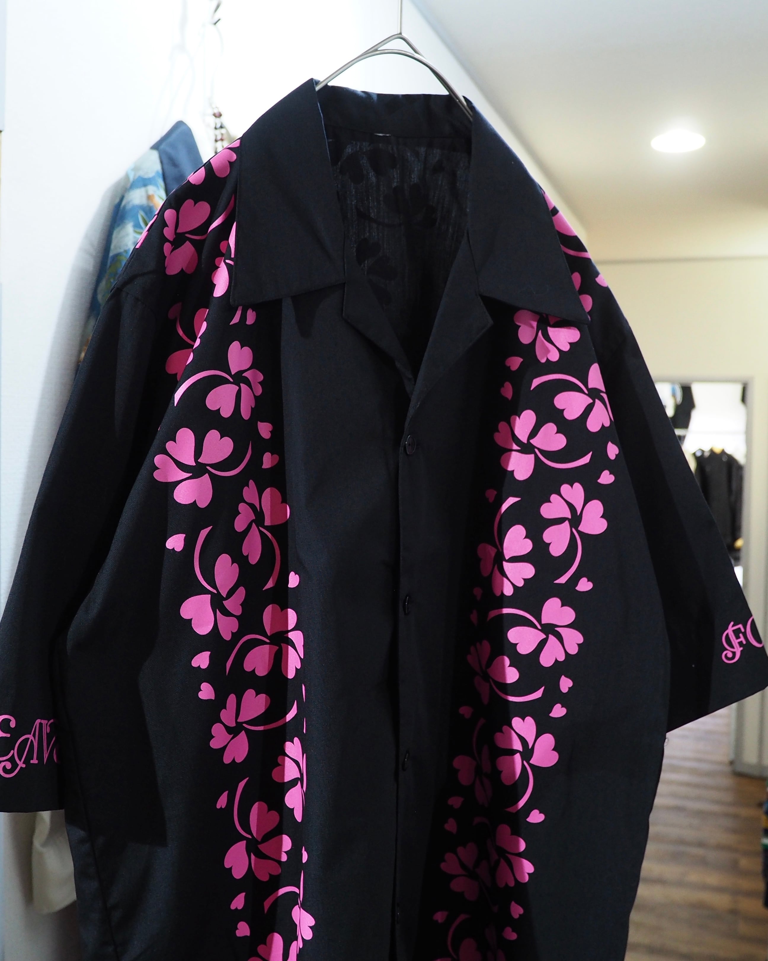 1990s ” 桃四葉 ” Beautiful Four Leaves pattern vintage Open Collar Shirt