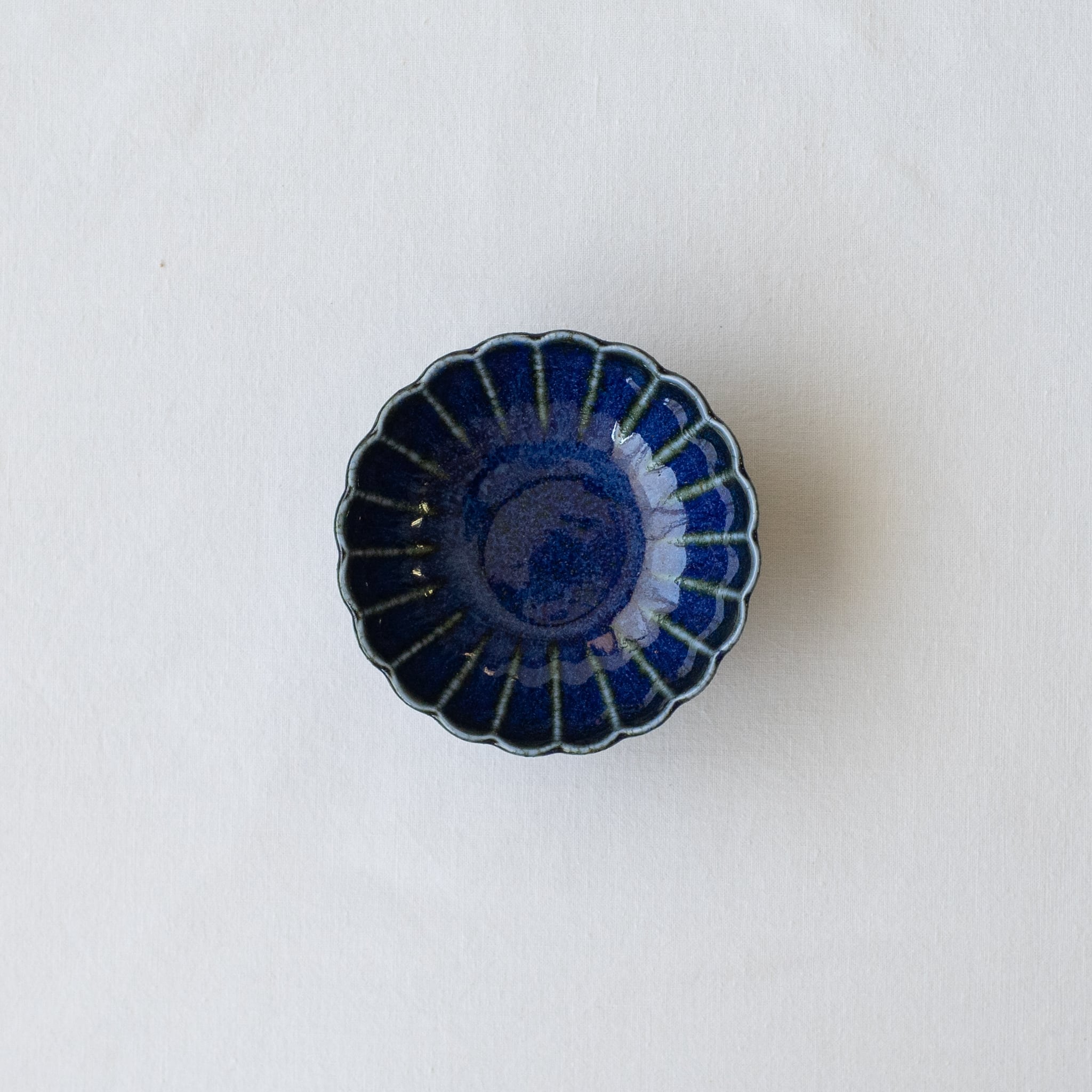 菊花小鉢【9cm・ルリ】 | Kamani | 多治見で営む 美濃焼器のWebショップ