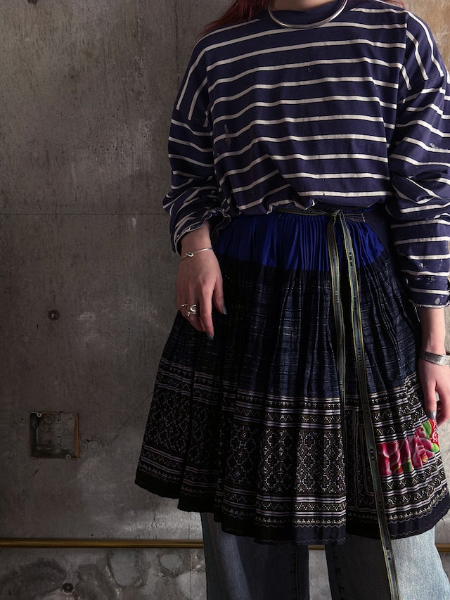 H’mong tribe／Vintage indigo batik skirt