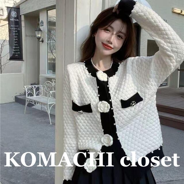 【送料無料】 ニット カーディガン フラワーボタン パール クラシカル 韓国 レディース オルチャン 長袖 Uネック ラウンドネック フレア ふわふわ かわいい 大人可愛い きれいめ 上品 おしゃれ レトロ ラブリー キュート エレガント モダン 存在感 抜け感 フェミニン オトナ女子 大人女子 秋 冬 入学式 入園式 卒業式 卒園式 ママ 休日 イベント デート 食事会 着回し トレンド 流行 インスタ映え フリーサイズ ワンサイズ 白 ホワイト 黒 ブラック 赤 レッド