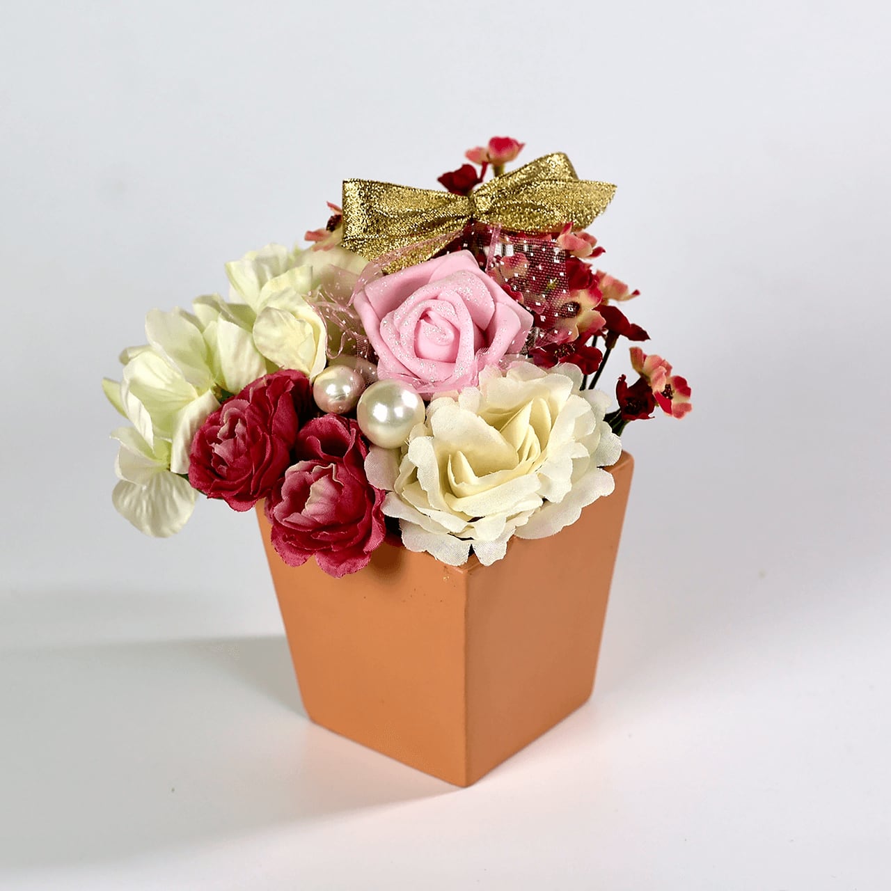 ピンクバラと白 ピンクの花 造花 オレンジ色の器 293 ハッピーフルール花工房 ボトルフラワー作成 販売