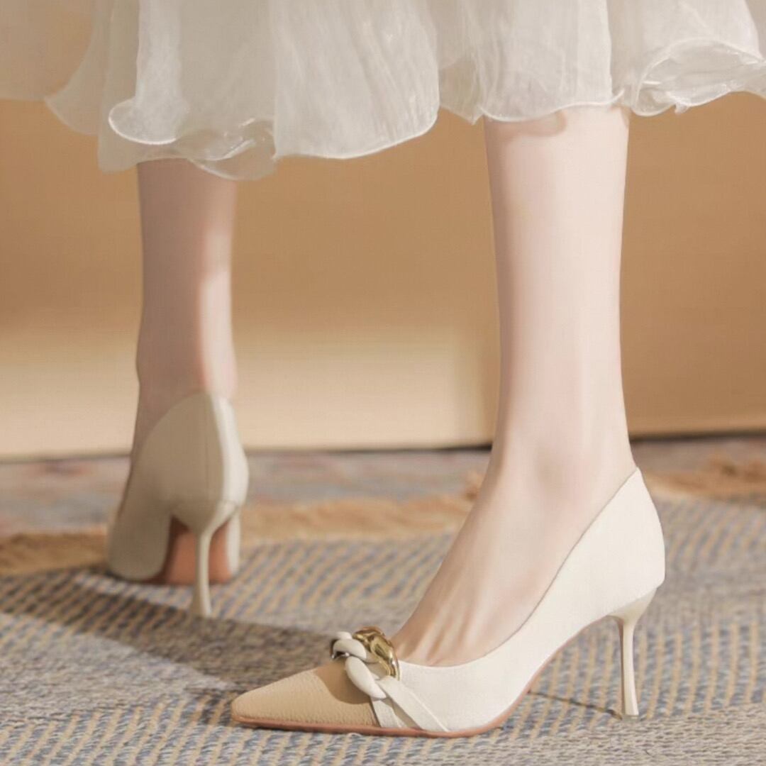 Chain motif bi color pointy toe pumps 00202