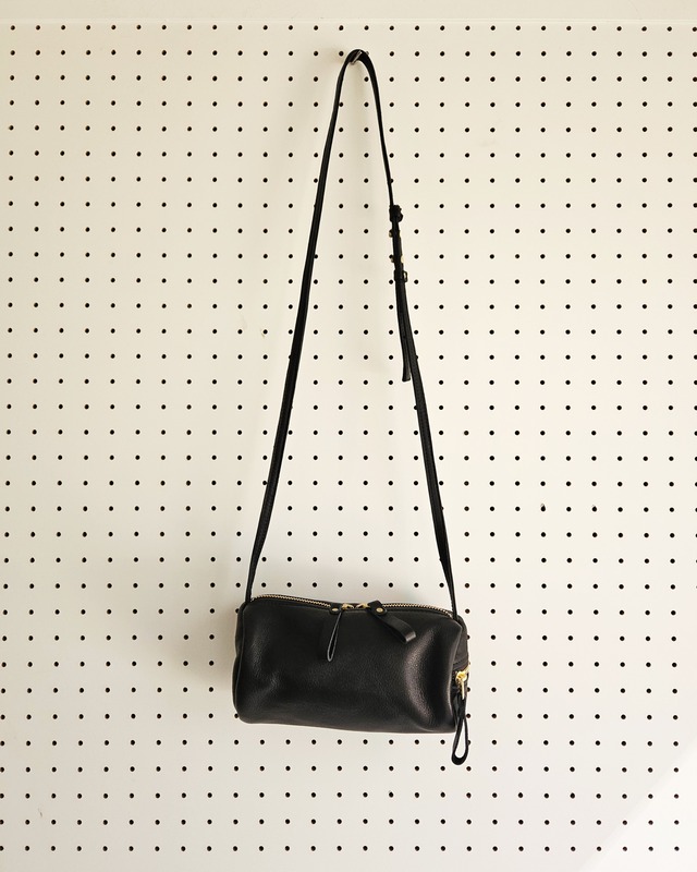 WP LEATHER CYLINDER SHOULDER BAG / BLACK / AP25-W02A