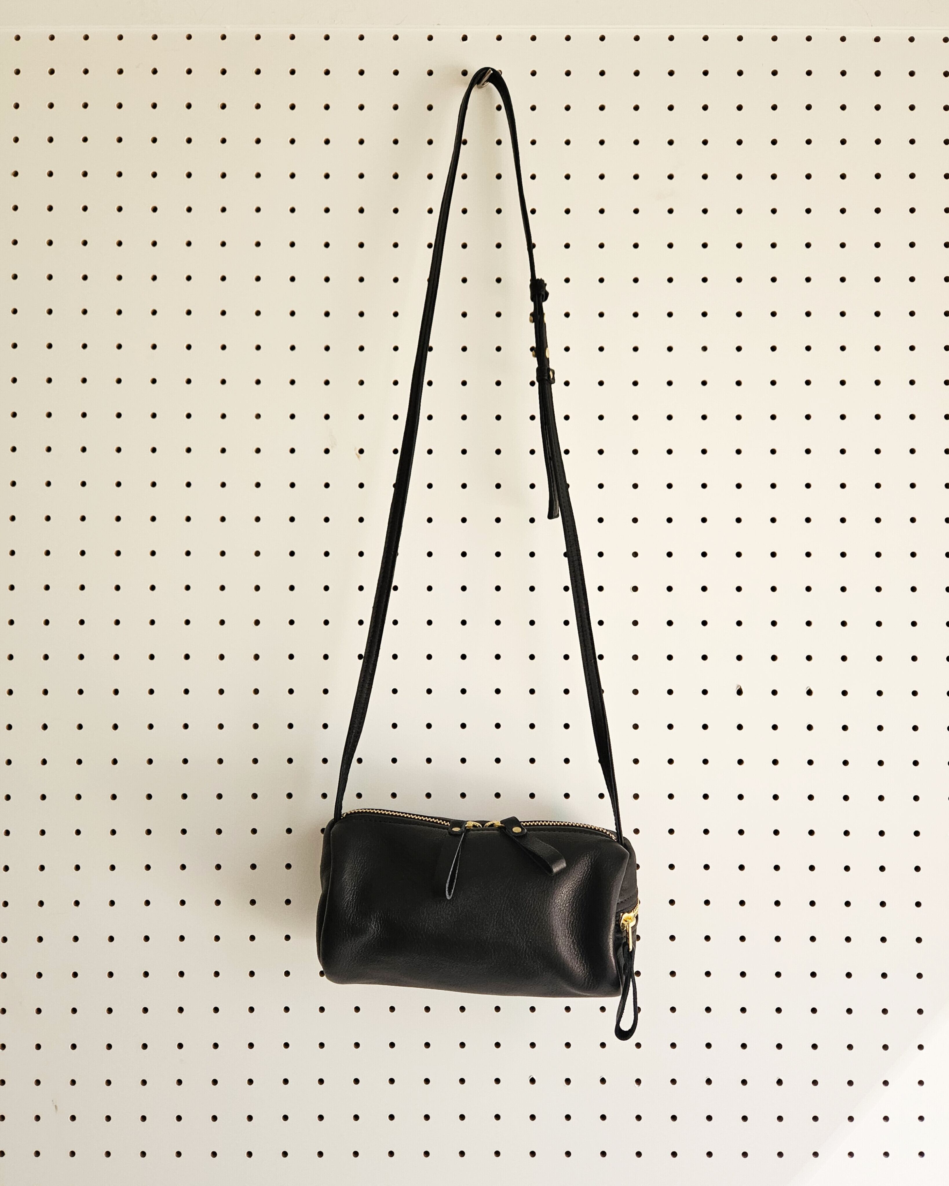 WP LEATHER CYLINDER SHOULDER BAG / BLACK / AP25-W02A