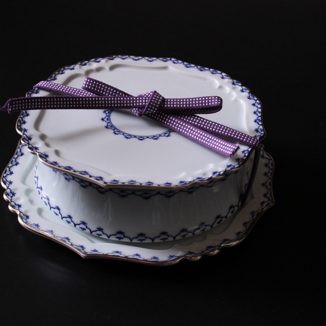 渕地紋プラチナ　四方輪花重