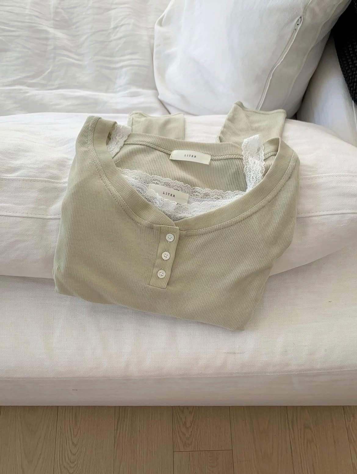 (予約) Liter / Elly button t-shirts